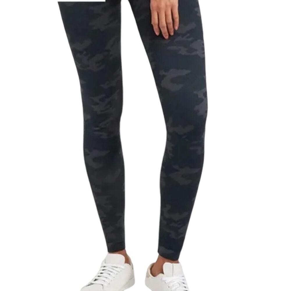 Spanx Look at Me Now Leggings Camouflage Seamless Tummy Control Activewear L